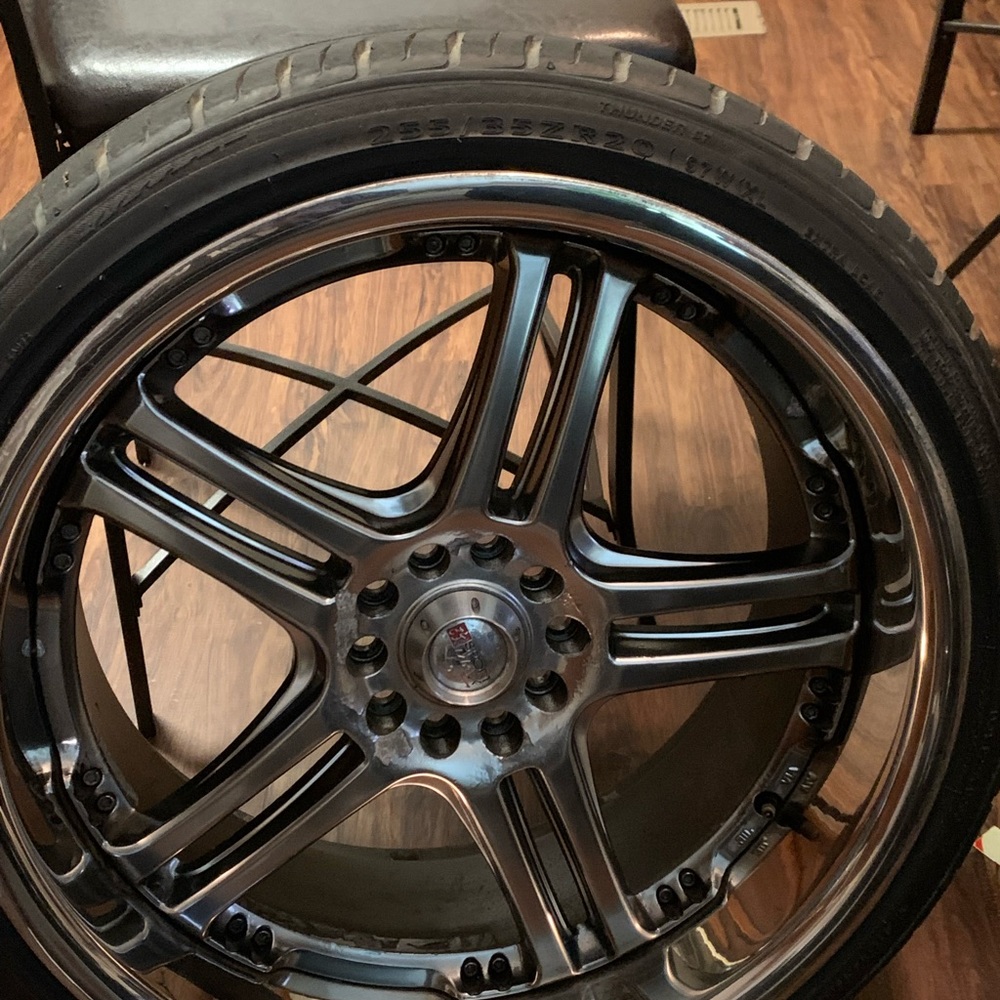 20” staggered wheels